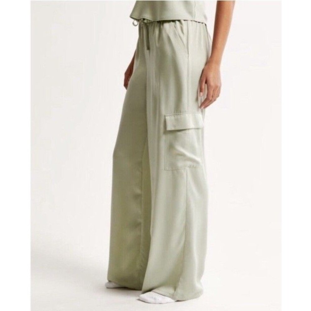 Abercrombie & Fitch Pants M Lounge Collection Wide Leg Cargo Satin Green Pull On